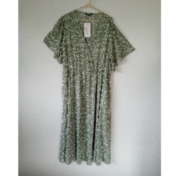 NWT BLOOMCHIC Sz 22-24 Pale Green/White Ditzy Floral Maxi Dress SS Rayon Blend - Picture 1 of 7